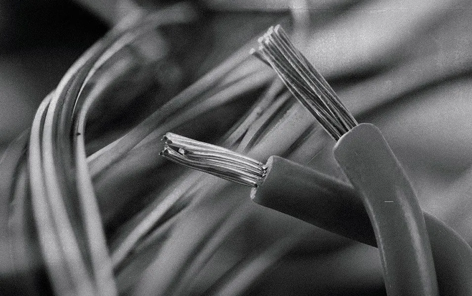 O impacto invisível da má armazenagem de cabos de alumínio